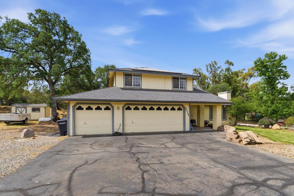 Image 2 of property listing at 29206 Yosemite Springs Parkway, Coarsegold, CA 93614