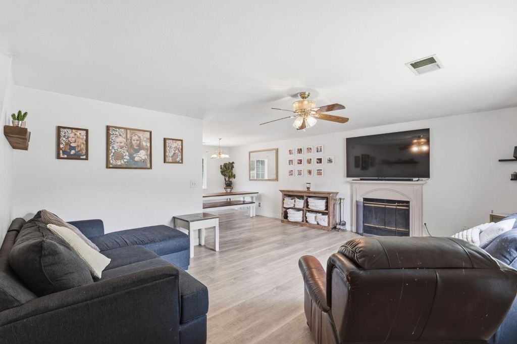 Image 7 of property listing at 29206 Yosemite Springs Parkway, Coarsegold, CA 93614