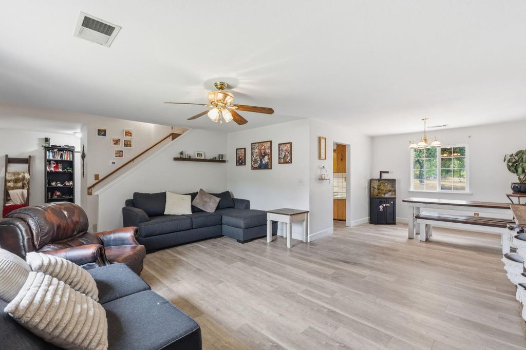 Image 9 of property listing at 29206 Yosemite Springs Parkway, Coarsegold, CA 93614