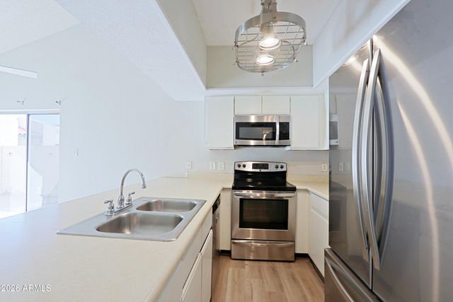 3205 W LOMA Lane 3, Phoenix, AZ 85051