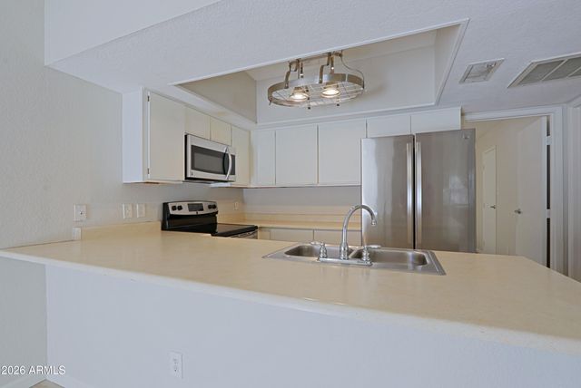 3205 W LOMA Lane 3, Phoenix, AZ 85051