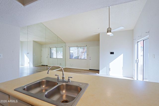 3205 W LOMA Lane 3, Phoenix, AZ 85051