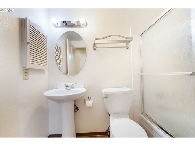3463 W 25TH Ave, Eugene, OR 97405