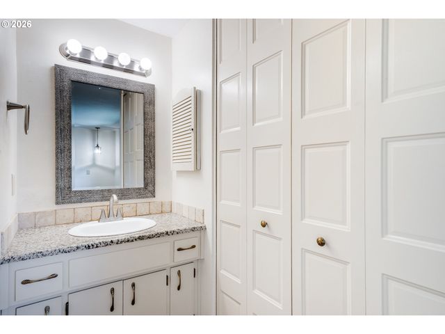 3463 W 25TH Ave, Eugene, OR 97405