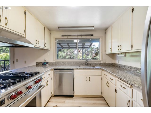3463 W 25TH Ave, Eugene, OR 97405