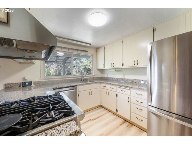 3463 W 25TH Ave, Eugene, OR 97405