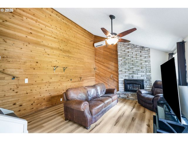 3463 W 25TH Ave, Eugene, OR 97405