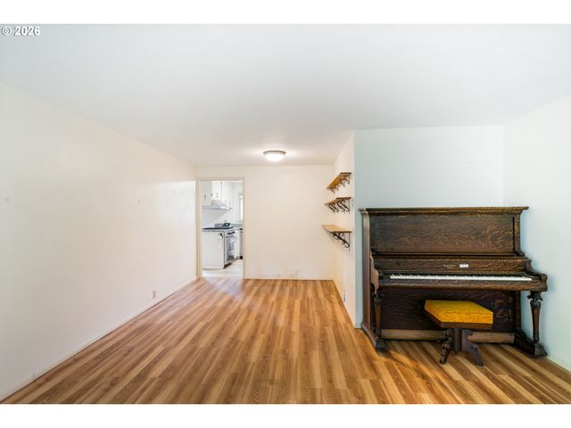3463 W 25TH Ave, Eugene, OR 97405