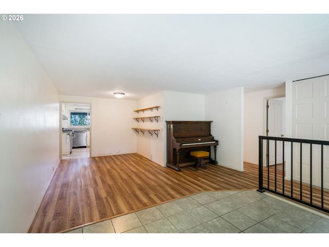 3463 W 25TH Ave, Eugene, OR 97405