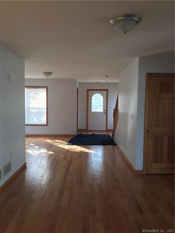 32 Cambridge Avenue, Milford, CT 06460