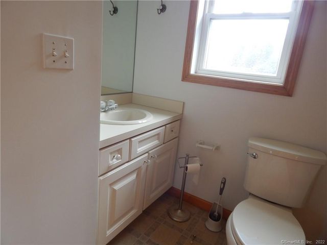 32 Cambridge Avenue, Milford, CT 06460