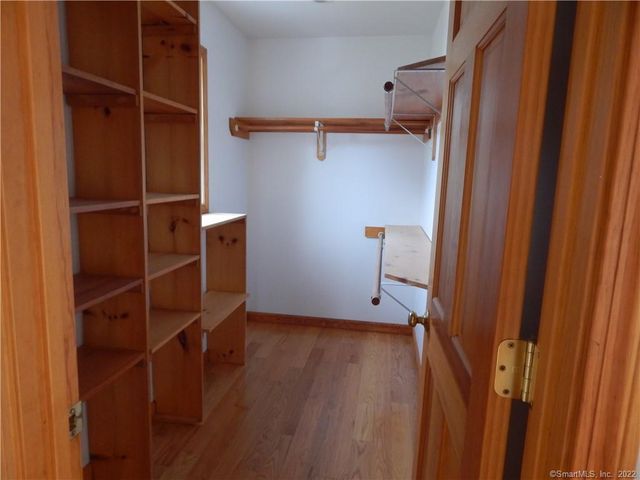 32 Cambridge Avenue, Milford, CT 06460