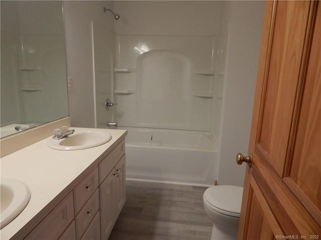 32 Cambridge Avenue, Milford, CT 06460