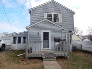 32 Cambridge Avenue, Milford, CT 06460