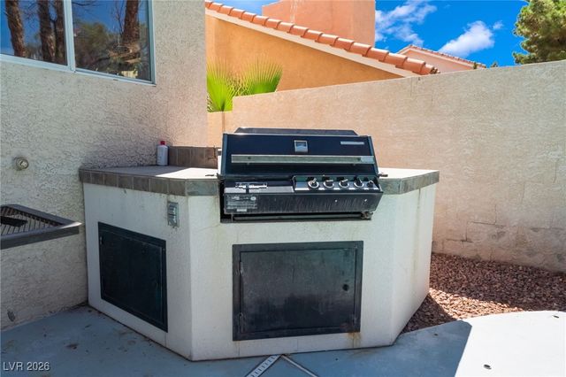 7504 Heather Knoll Circle, Las Vegas, NV 89129