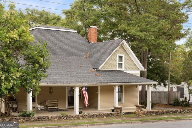 712 College Street, Calhoun, GA 30701