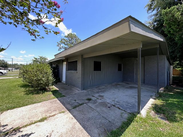 228 Oakshire Dr, Houma, LA 70364
