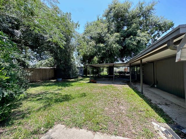 228 Oakshire Dr, Houma, LA 70364