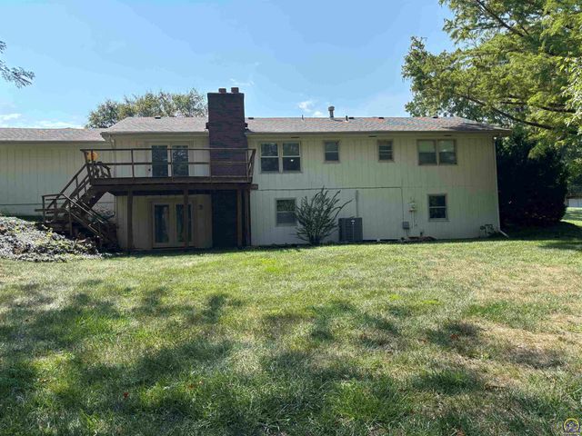 2114 SW Llandovery LN, Topeka, KS 66614