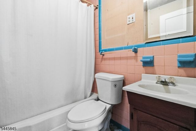 48 Malapardis Rd, Morris Plains Boro, NJ 07950