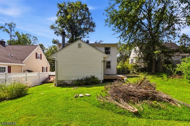 48 Malapardis Rd, Morris Plains Boro, NJ 07950