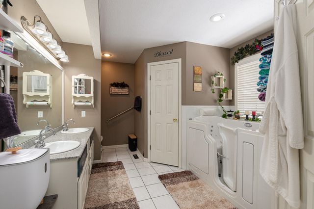 3861 W Lark Street, Springfield, MO 65810