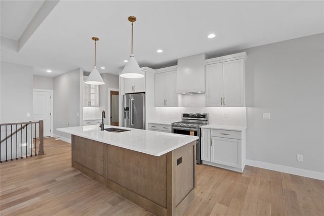 8806 Zeppelin Avenue NE, Cedar Rapids, IA 52402