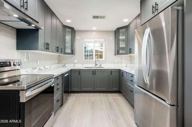 2111 W SOLANO Drive, Phoenix, AZ 85015