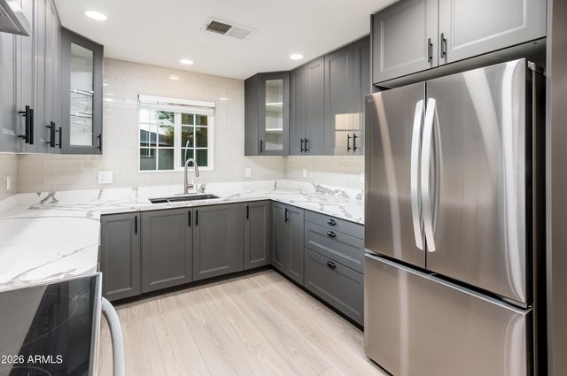 2111 W SOLANO Drive, Phoenix, AZ 85015