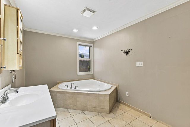 4858 N Iroquois AVENUE, Glendale, WI 53217