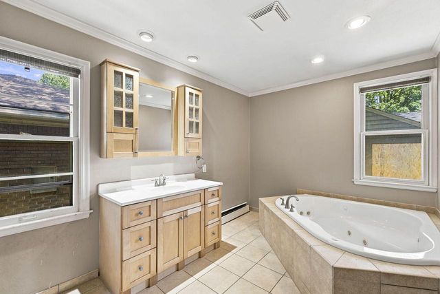 4858 N Iroquois AVENUE, Glendale, WI 53217