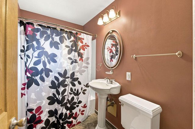 4858 N Iroquois AVENUE, Glendale, WI 53217