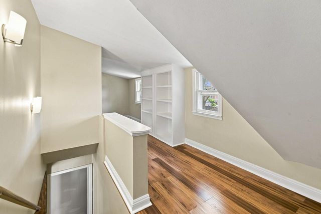 4858 N Iroquois AVENUE, Glendale, WI 53217