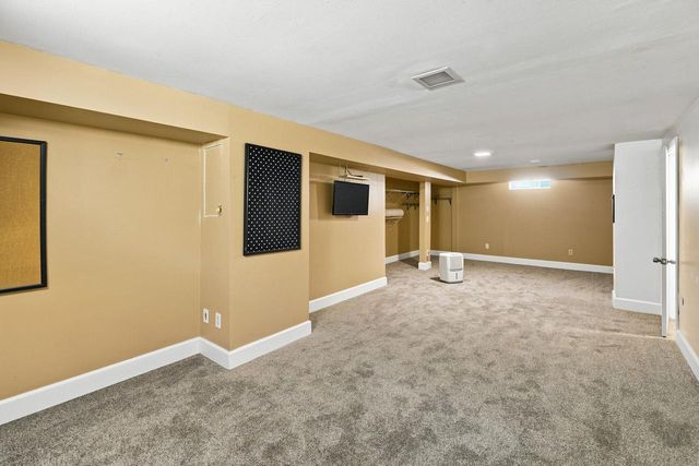 4858 N Iroquois AVENUE, Glendale, WI 53217