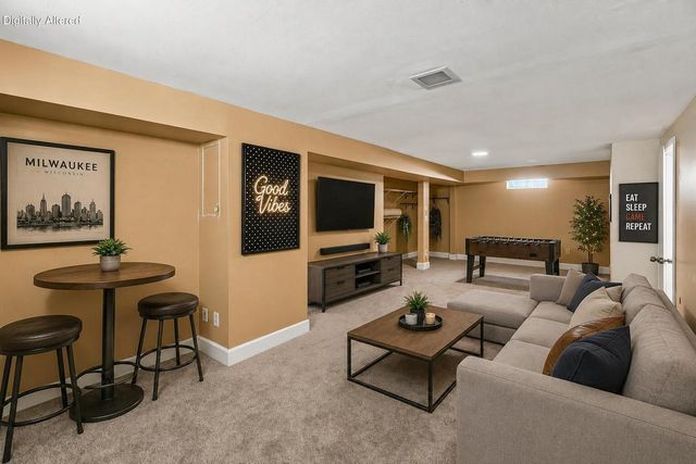 4858 N Iroquois AVENUE, Glendale, WI 53217