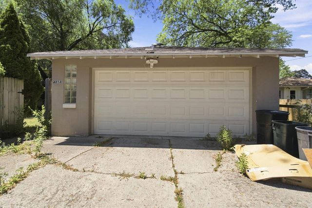 4858 N Iroquois AVENUE, Glendale, WI 53217