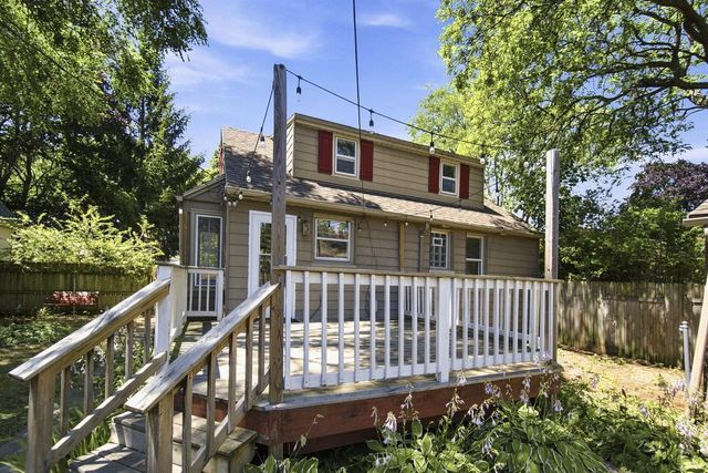 4858 N Iroquois AVENUE, Glendale, WI 53217