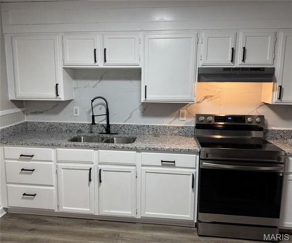 5749 Era Avenue, St Louis, MO 63136