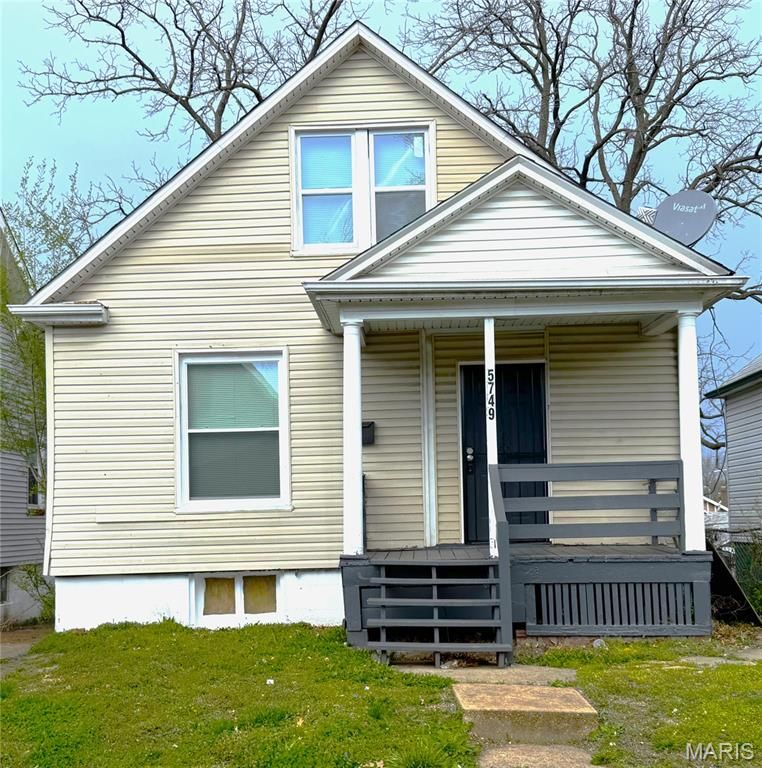 5749 Era Avenue, St Louis, MO 63136