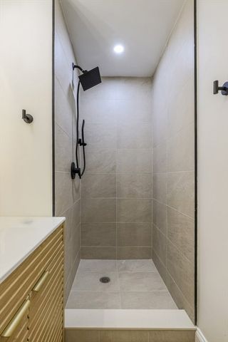 15 Bosworth Rd, Framingham, MA 01701