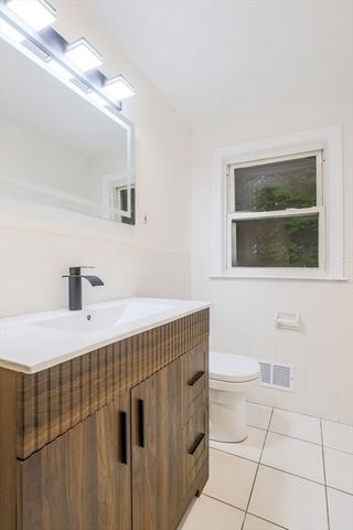 15 Bosworth Rd, Framingham, MA 01701