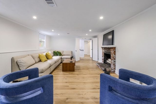 15 Bosworth Rd, Framingham, MA 01701