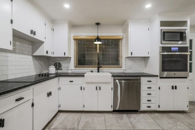 15 Bosworth Rd, Framingham, MA 01701