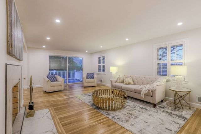 15 Bosworth Rd, Framingham, MA 01701