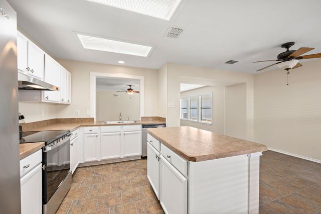 10104 Chapel Glen Terrace, Fort Worth, TX 76116