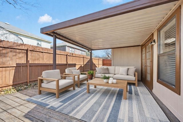 10104 Chapel Glen Terrace, Fort Worth, TX 76116