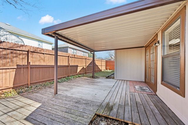 10104 Chapel Glen Terrace, Fort Worth, TX 76116