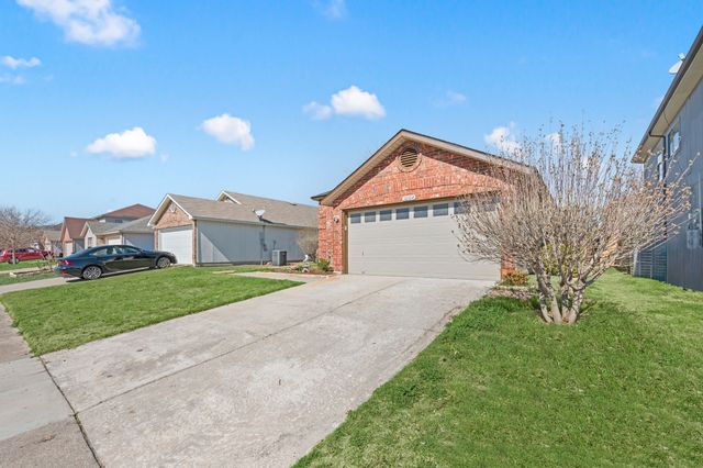 10104 Chapel Glen Terrace, Fort Worth, TX 76116