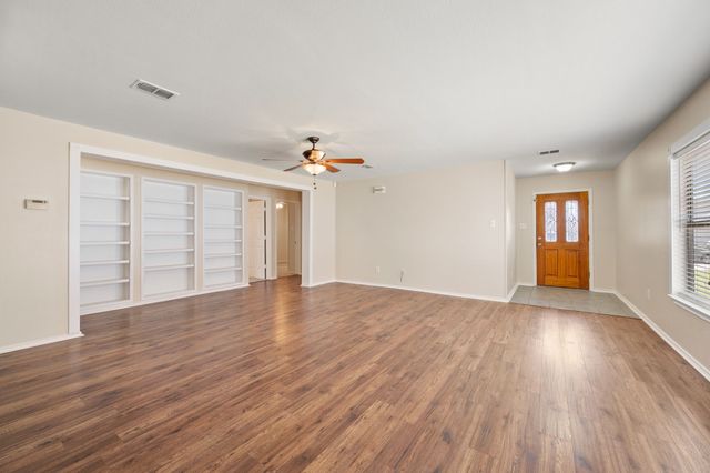 10104 Chapel Glen Terrace, Fort Worth, TX 76116