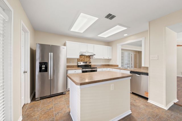 10104 Chapel Glen Terrace, Fort Worth, TX 76116